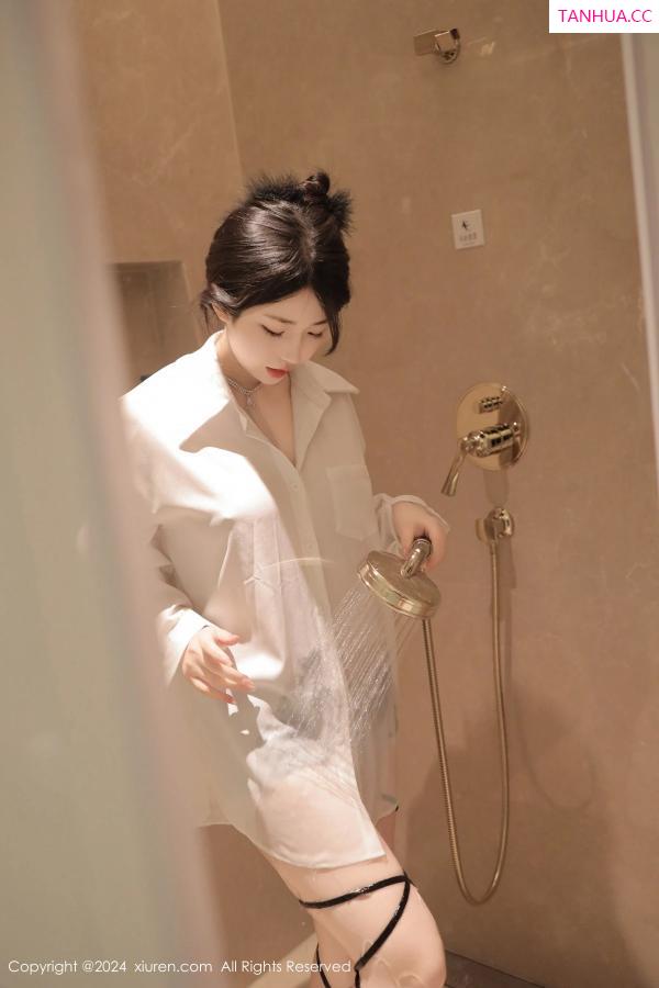   [XiuRen]高清写真图 2024.04.16 No.8400 陈小花 美胸性感第20张图片